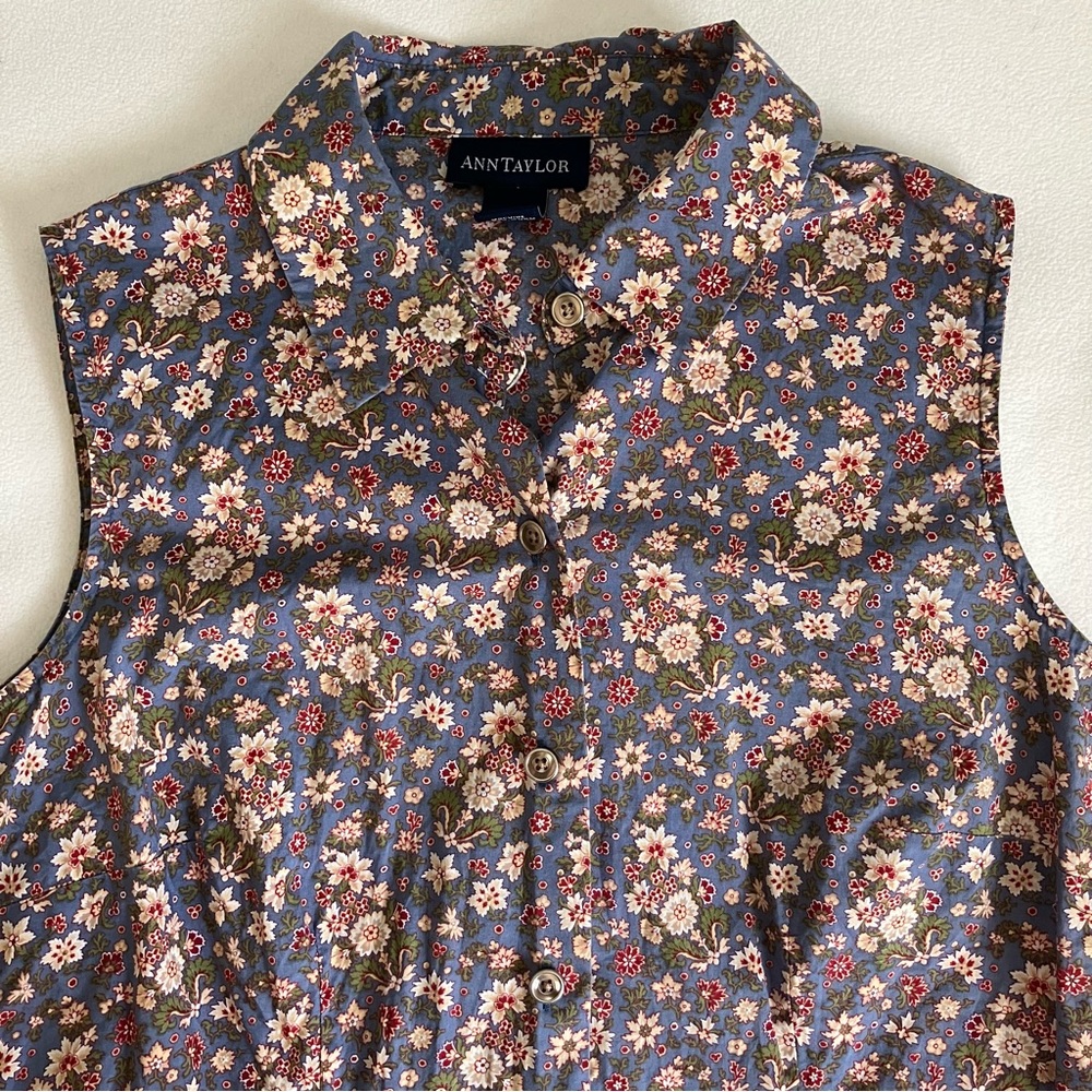 Ann Taylor Sleeveless Vintage-Style Floral Button Up Shirt Size 2
